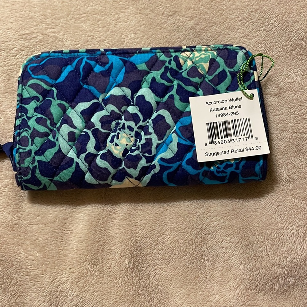 Vera Bradley Accordion Wallet. - Picture 7 of 7
